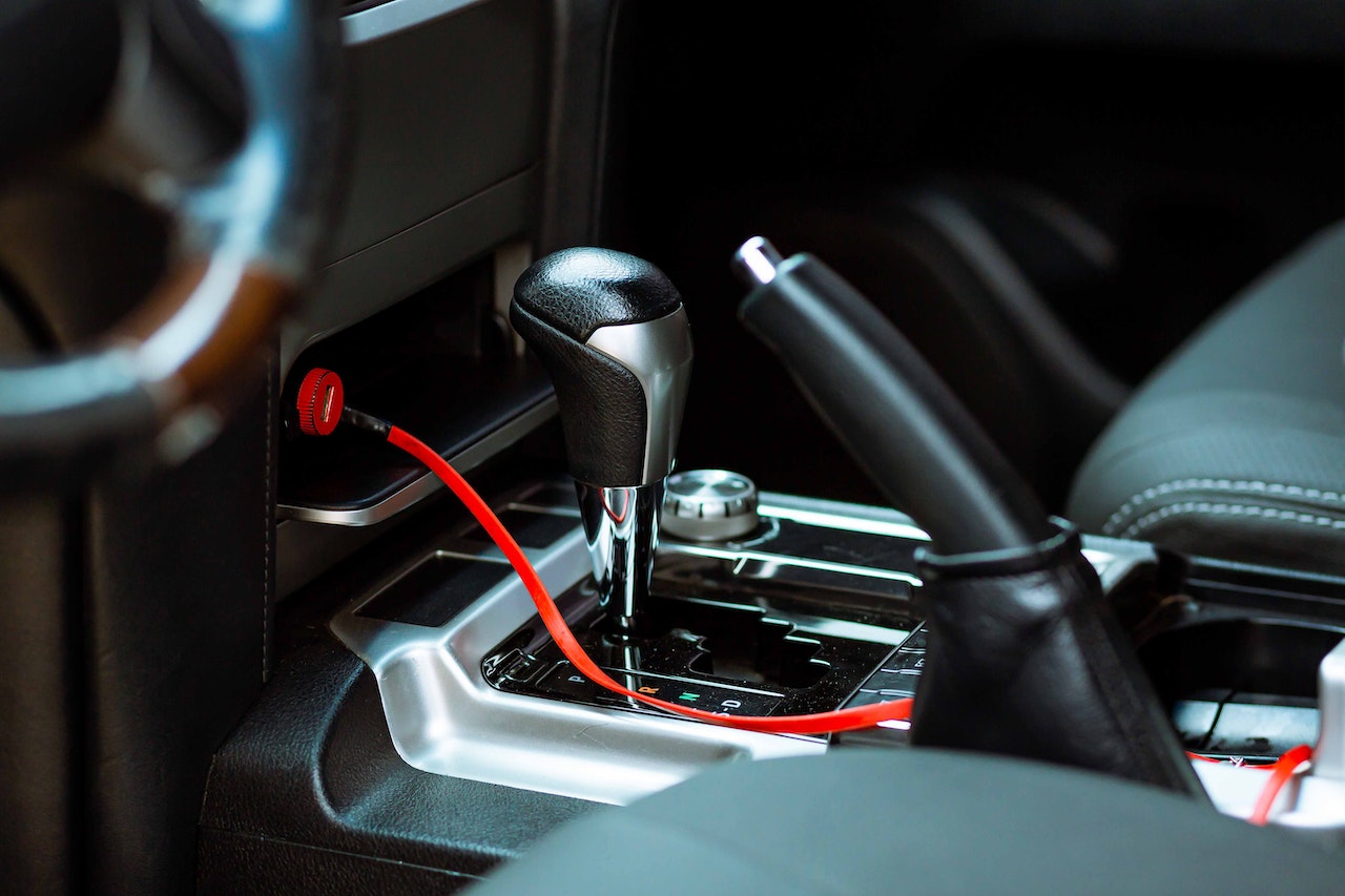 gear shift in car transmission